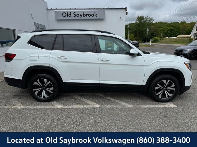 2024 Volkswagen Atlas SE photo 2