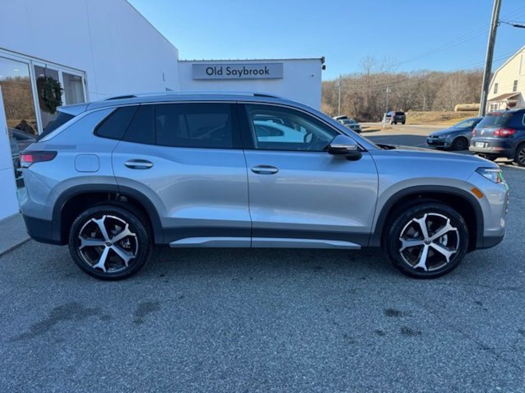 New 2026 Volkswagen Tiguan 2.0T SE SUV