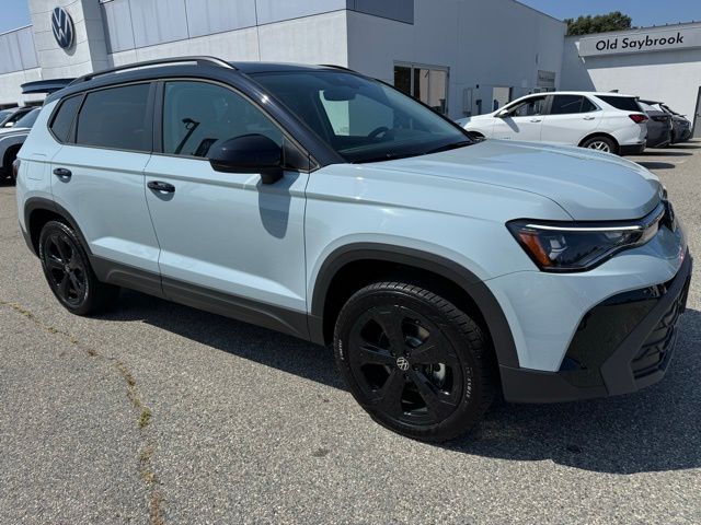 2025 Volkswagen Taos SE photo 2
