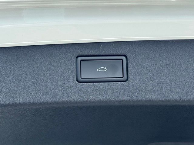 2025 Volkswagen Tiguan SE - Photo 20