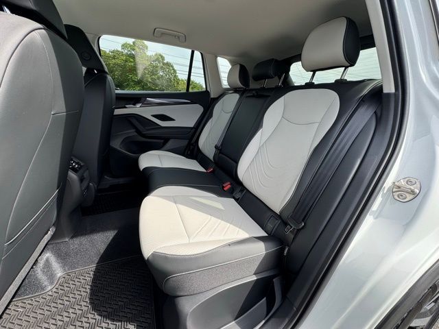 2025 Volkswagen Tiguan SE - Photo 10