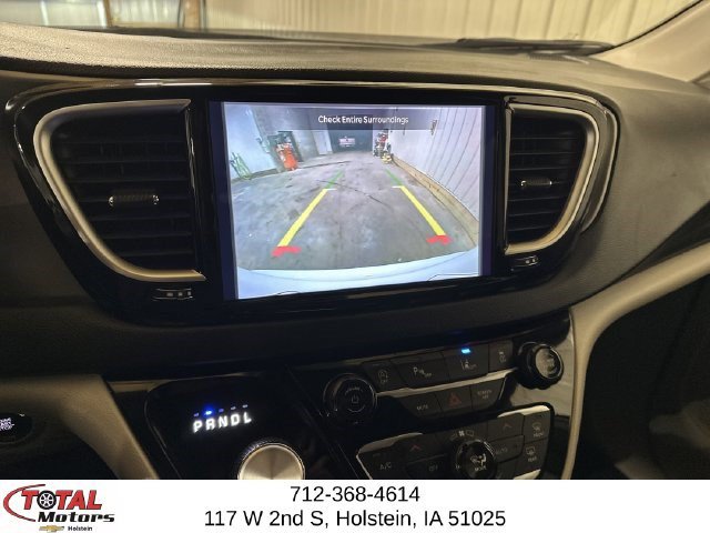 2024 Chrysler Pacifica Touring L - Photo 13