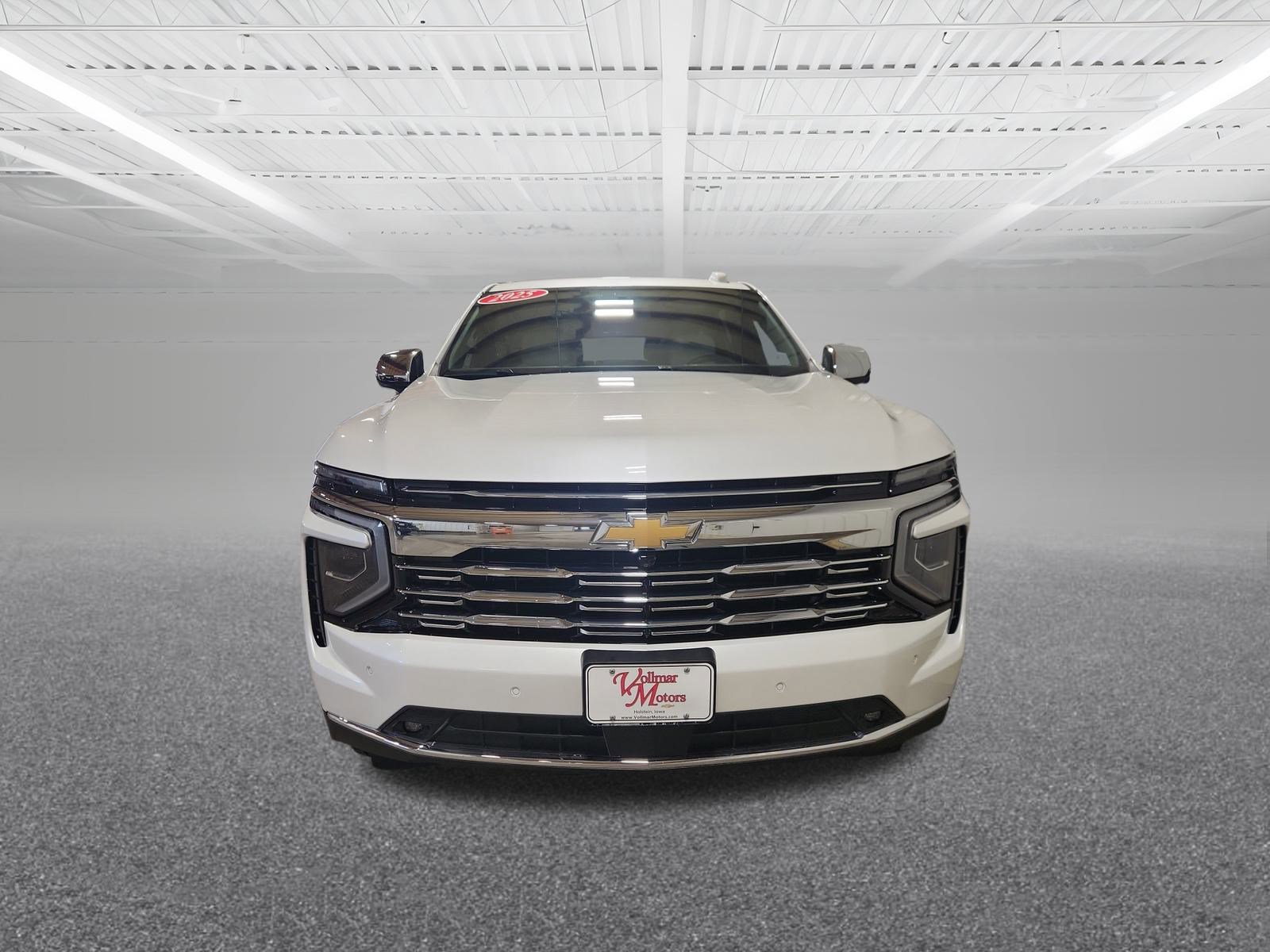 2025 Chevrolet Suburban Premier photo 3