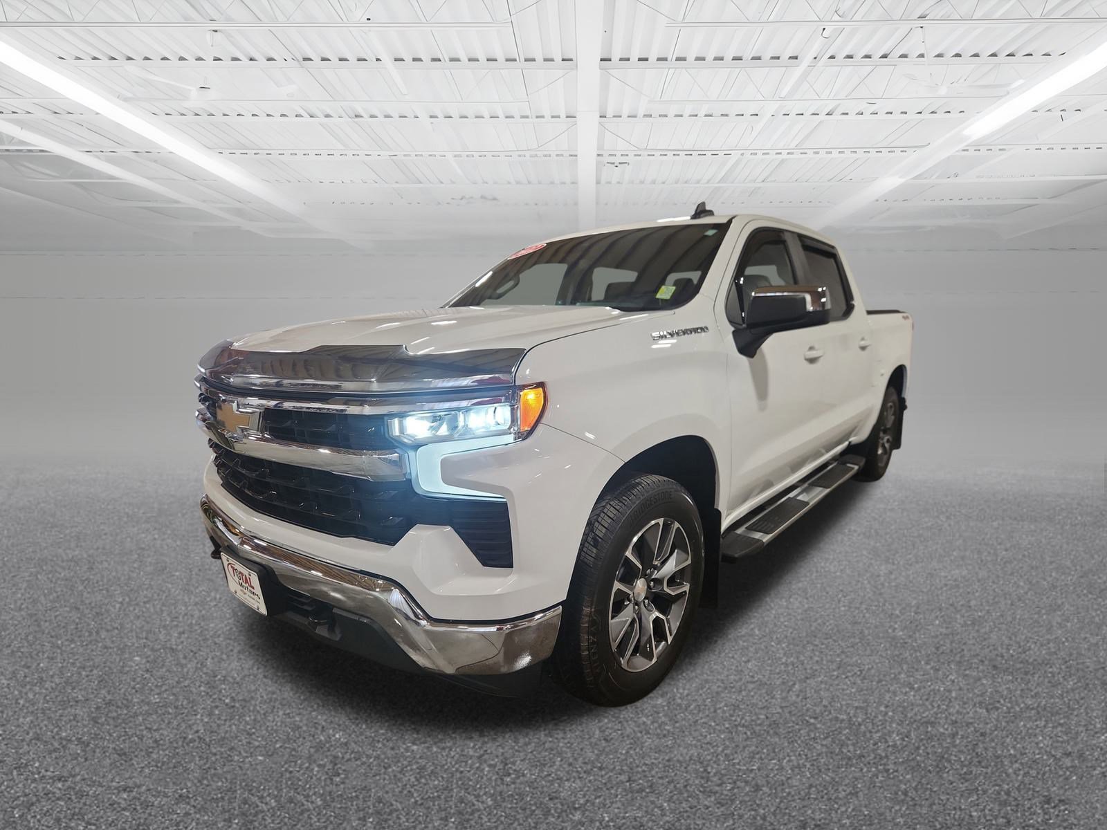 2022 Chevrolet Silverado 1500 LT photo 2