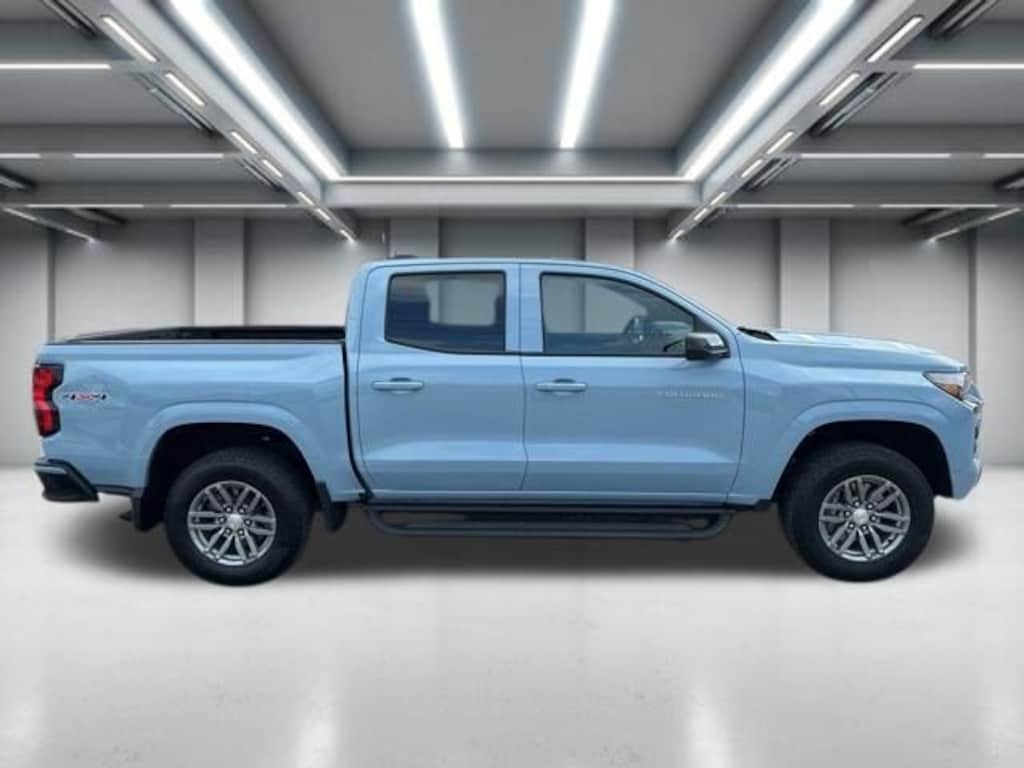 Used 2025 Chevrolet Colorado WT/LT Truck Crew Cab