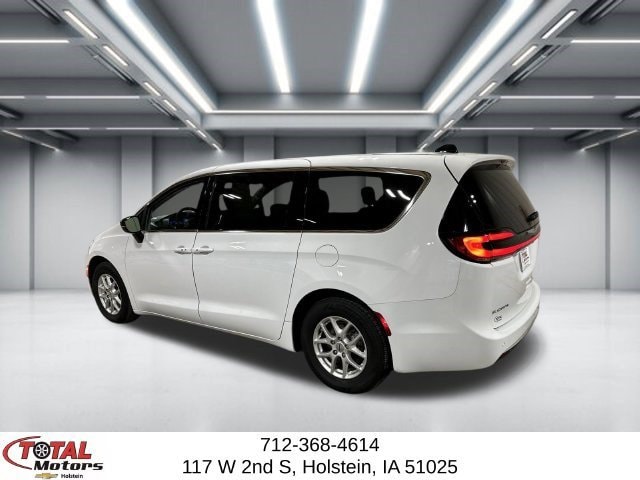 2024 Chrysler Pacifica Touring L - Photo 6