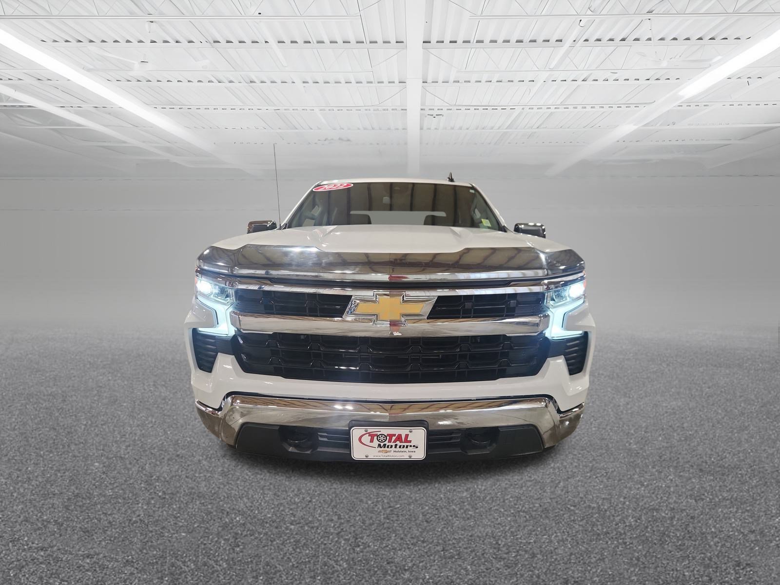 2022 Chevrolet Silverado 1500 LT photo 3