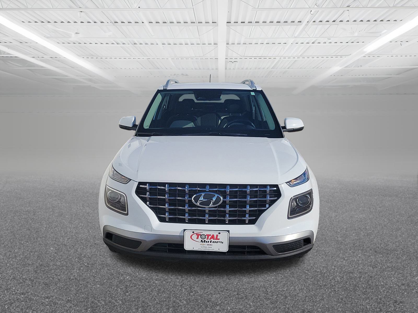 2023 Hyundai Venue SEL photo 3