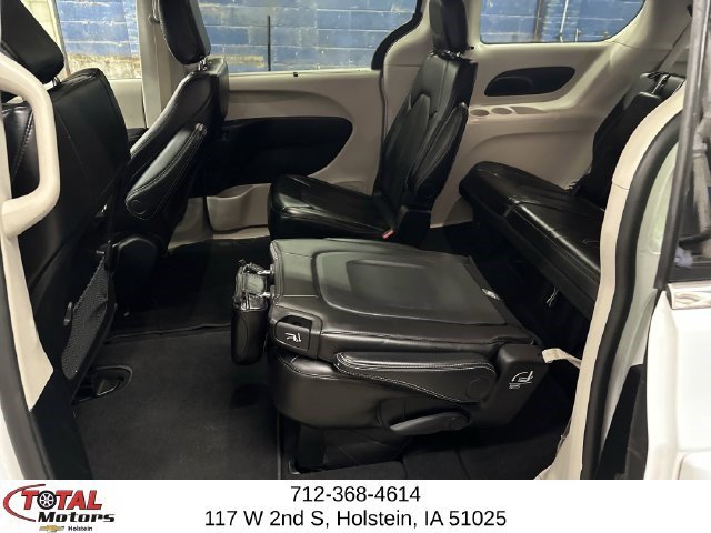 2024 Chrysler Pacifica Touring L - Photo 20