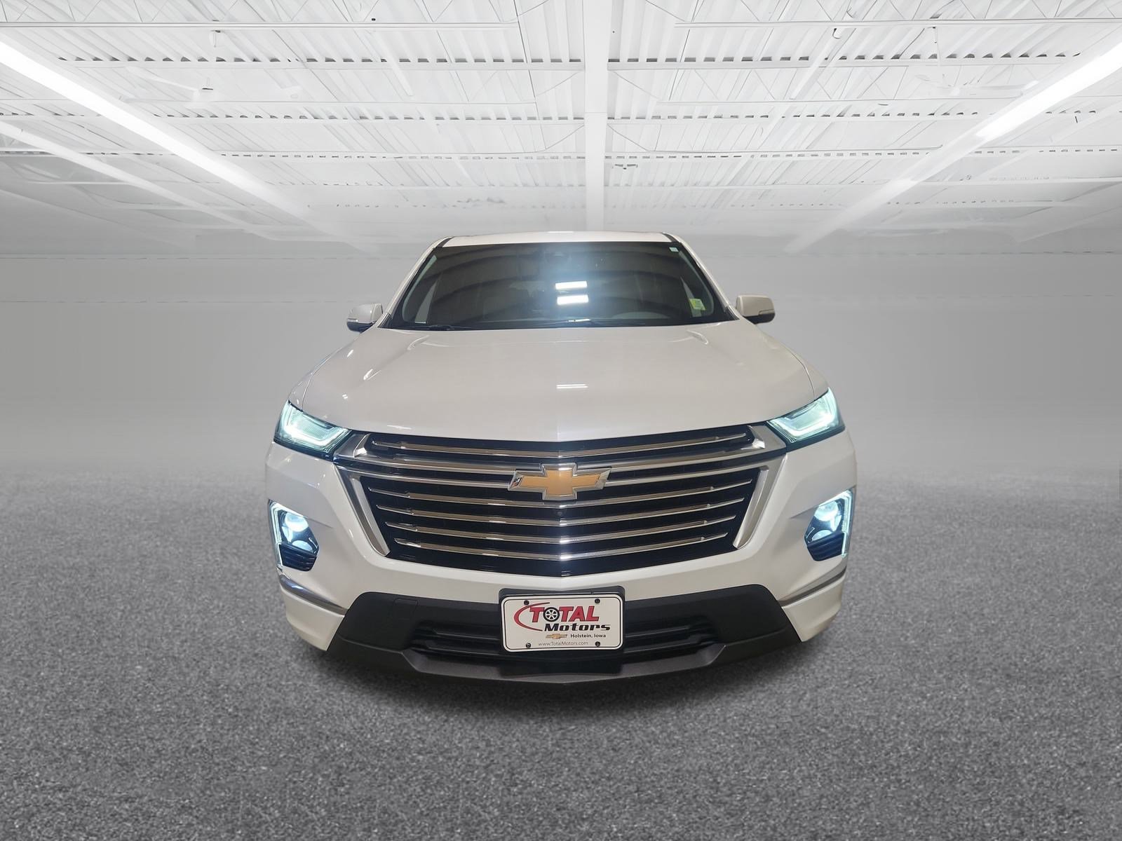 2023 Chevrolet Traverse Premier photo 2