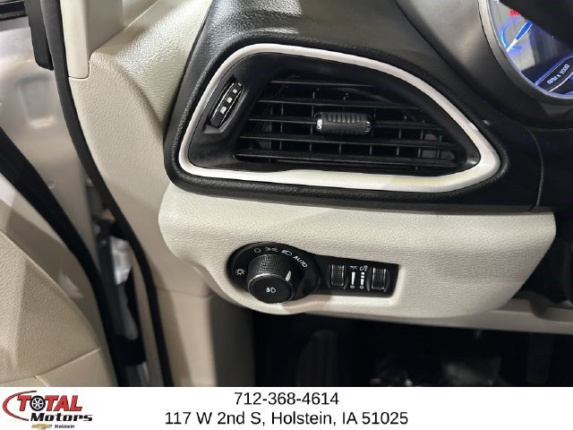 2024 Chrysler Pacifica Touring L - Photo 10