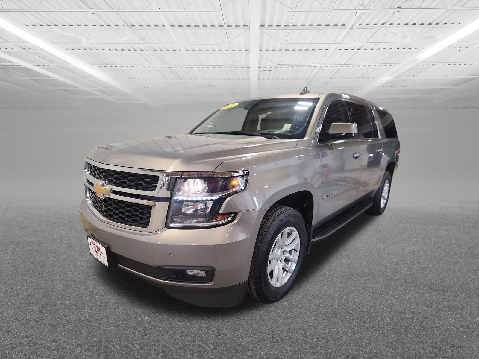 2019 Chevrolet Suburban LT photo 2