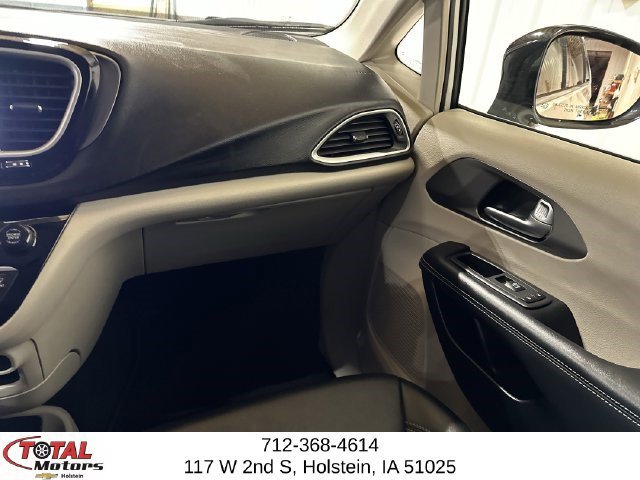 2024 Chrysler Pacifica Touring L - Photo 18