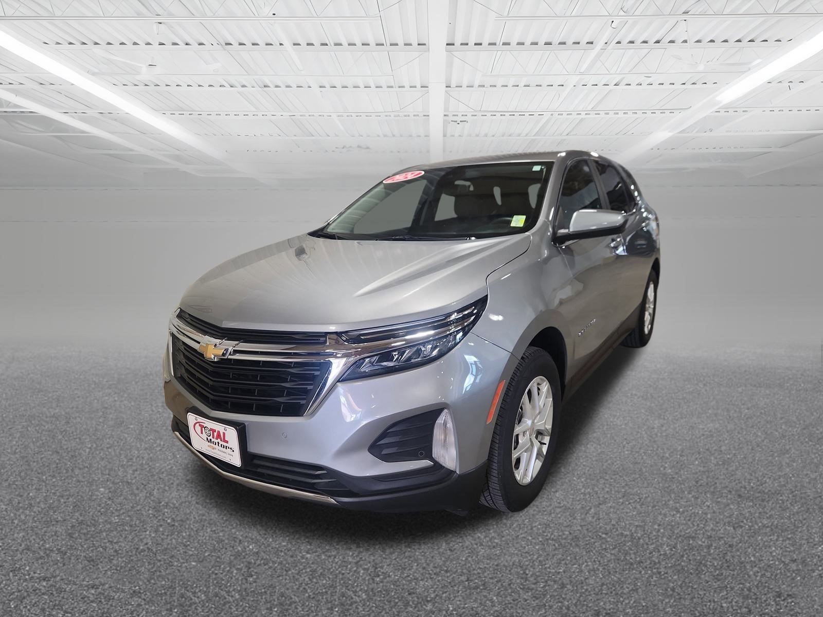 2024 Chevrolet Equinox LT photo 2