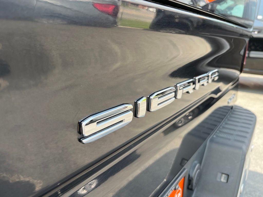 2023 GMC Sierra 1500 SLT - Photo 13