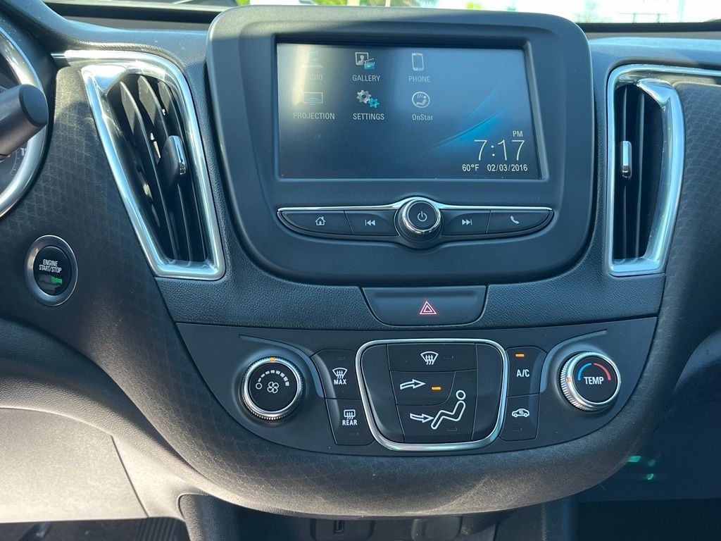2016 Chevrolet Malibu 1LT - Photo 11