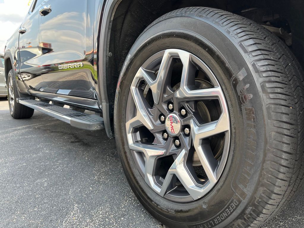 2023 GMC Sierra 1500 SLT - Photo 19