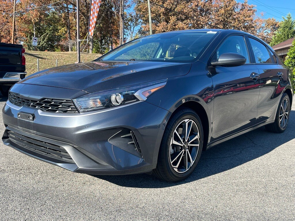 2023 Kia Forte LXS photo 3