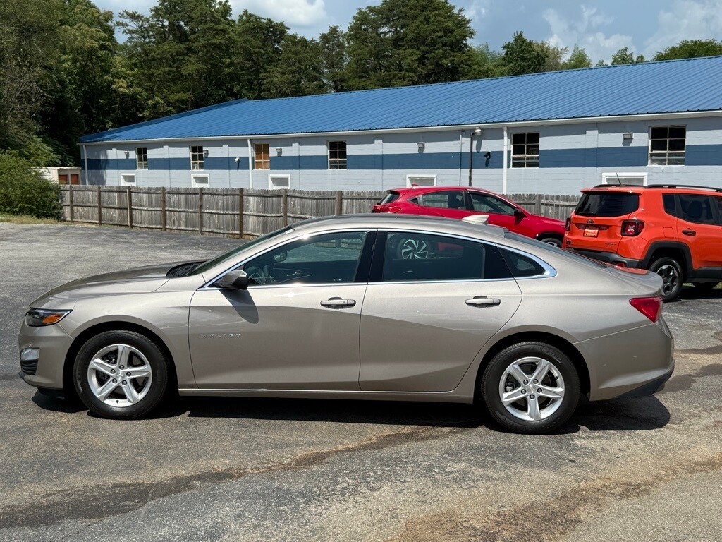2023 Chevrolet Malibu 1LT photo 3