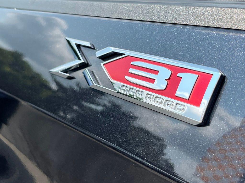 2023 GMC Sierra 1500 SLT - Photo 10