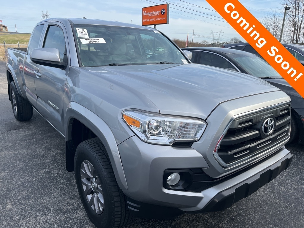 2016 Toyota Tacoma SR5's photo