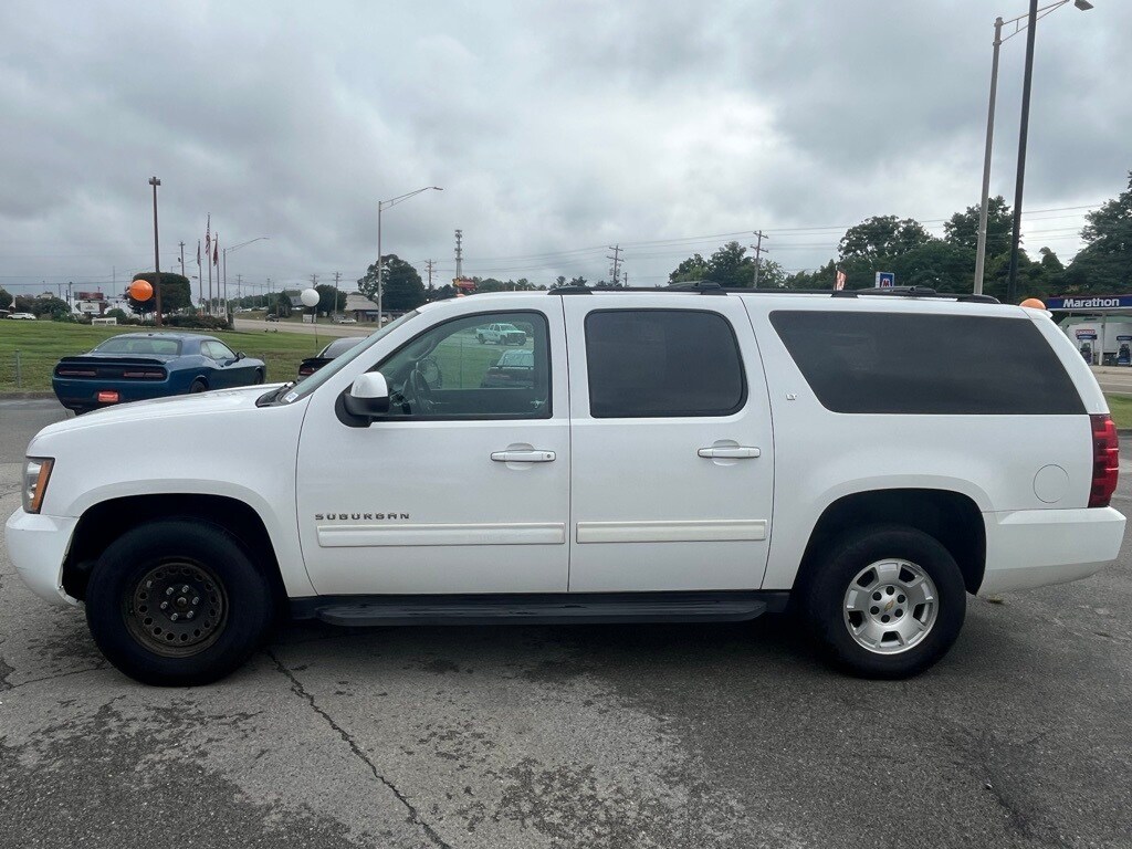 2013 Chevrolet Suburban 1500 LT photo 4