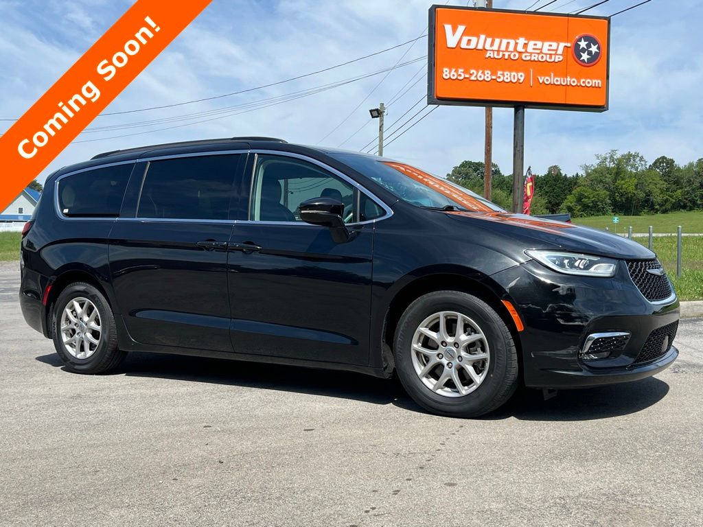 2022 Chrysler Pacifica Touring L's photo
