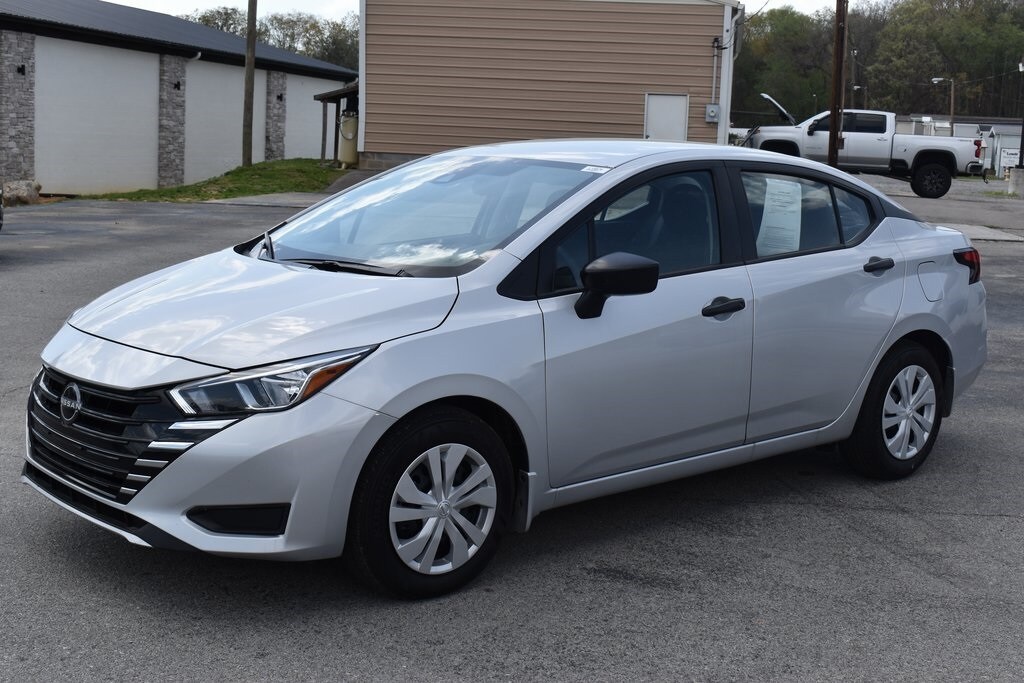 2024 Nissan Versa 1.6 S photo 2