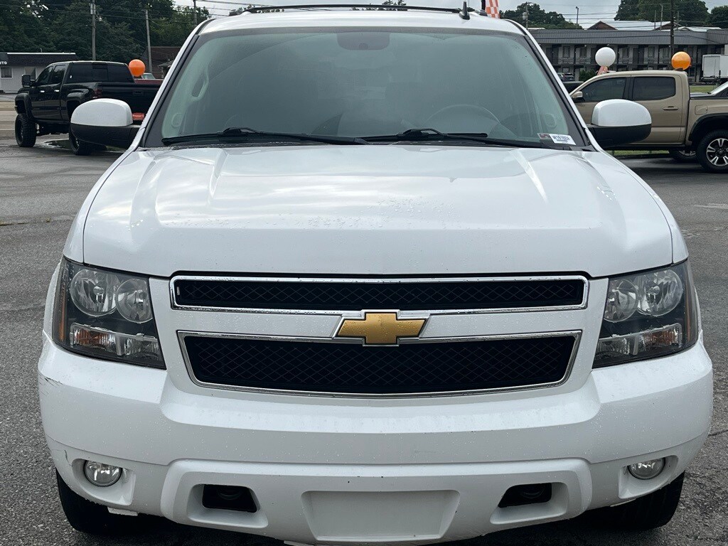 2013 Chevrolet Suburban 1500 LT photo 2