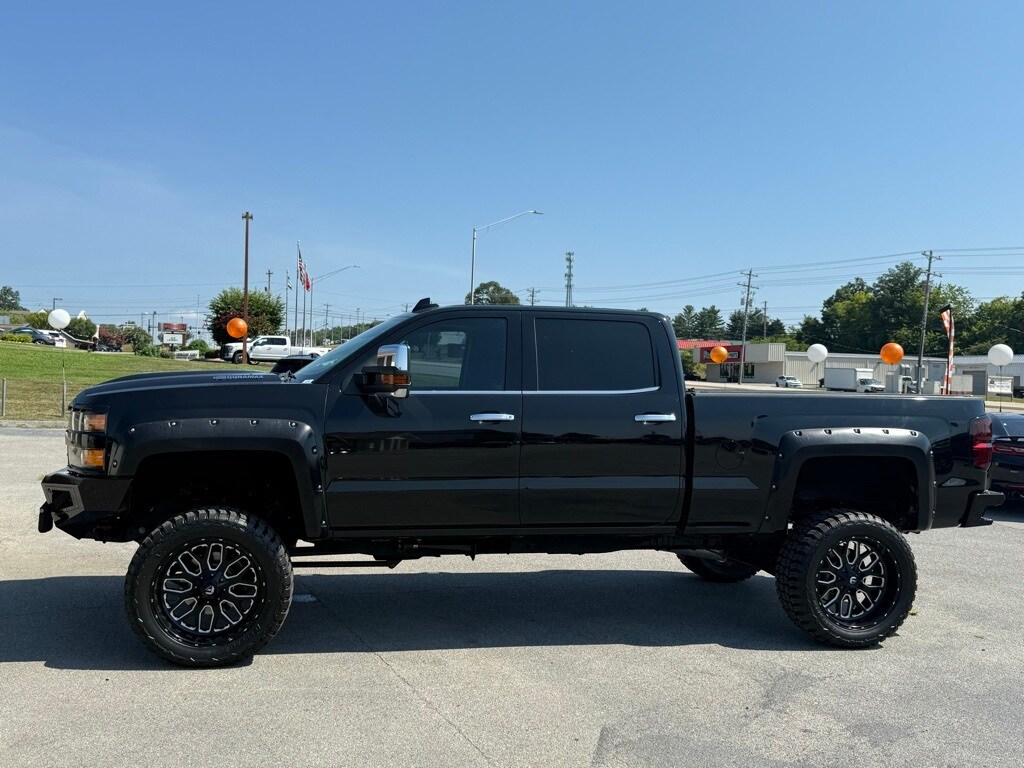 2018 Chevrolet Silverado 2500HD High Country photo 3