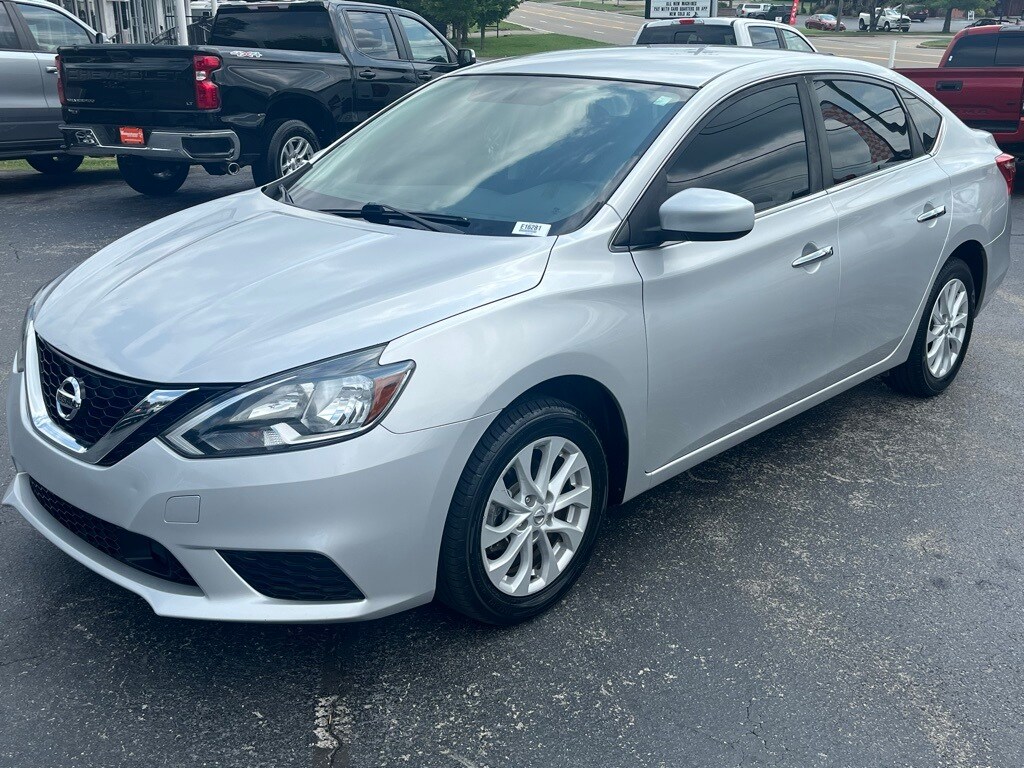 2019 Nissan Sentra SV photo 3