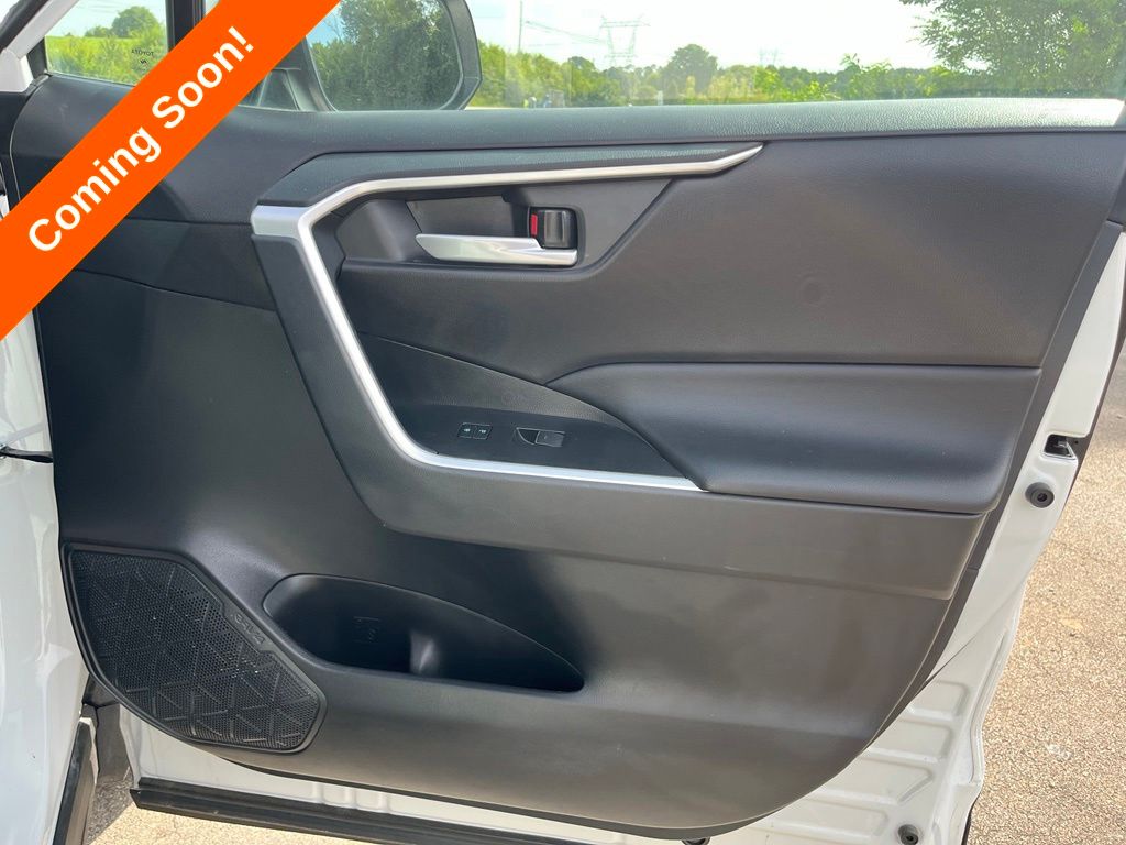 2023 Toyota RAV4 XLE - Photo 33