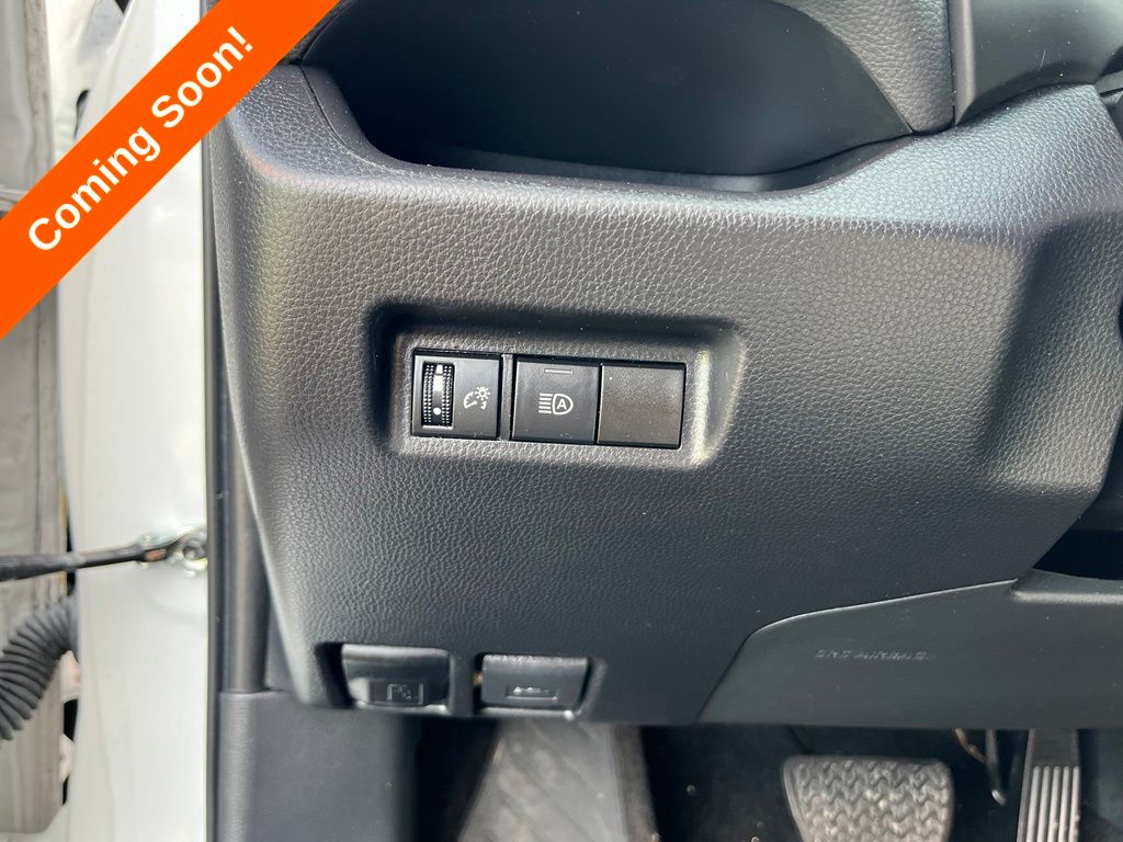 2023 Toyota RAV4 XLE - Photo 19