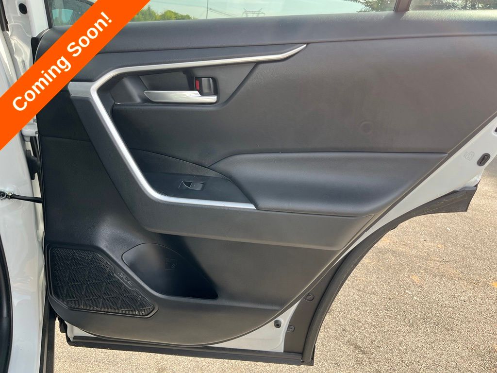 2023 Toyota RAV4 XLE - Photo 31
