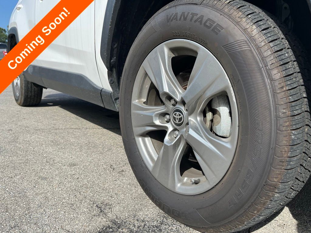 2023 Toyota RAV4 XLE - Photo 14
