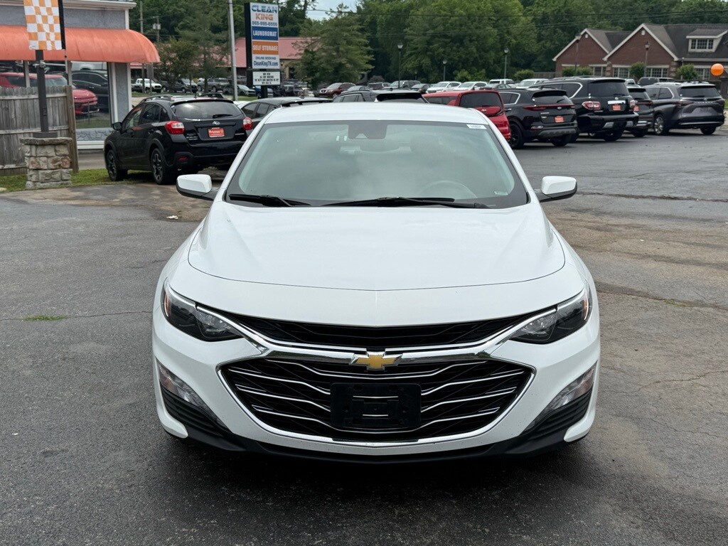 2023 Chevrolet Malibu 1LT photo 2