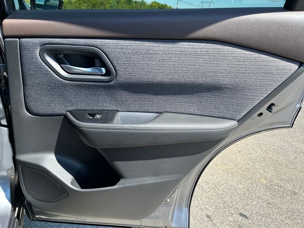 2022 Nissan Rogue SV - Photo 28