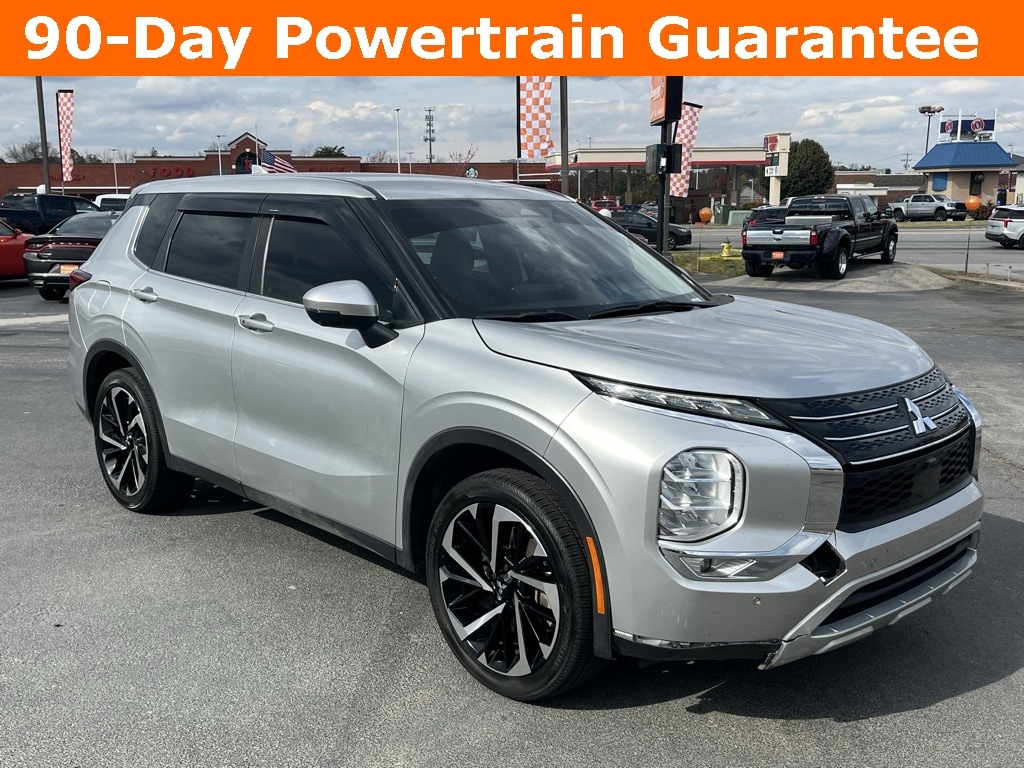 2022 Mitsubishi Outlander SE's photo