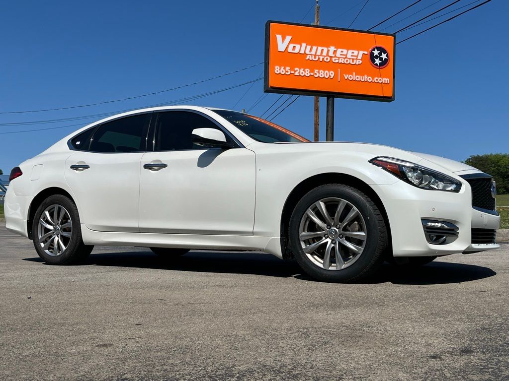 2016 INFINITI Q70 3.7 AWD's photo