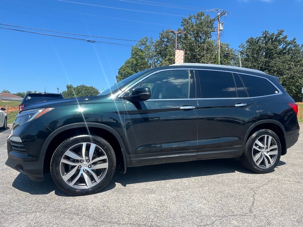 2017 Honda Pilot Elite photo 4