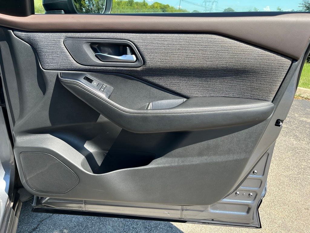 2022 Nissan Rogue SV - Photo 30