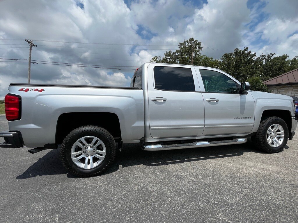 2018 Chevrolet Silverado 1500 LT photo 2