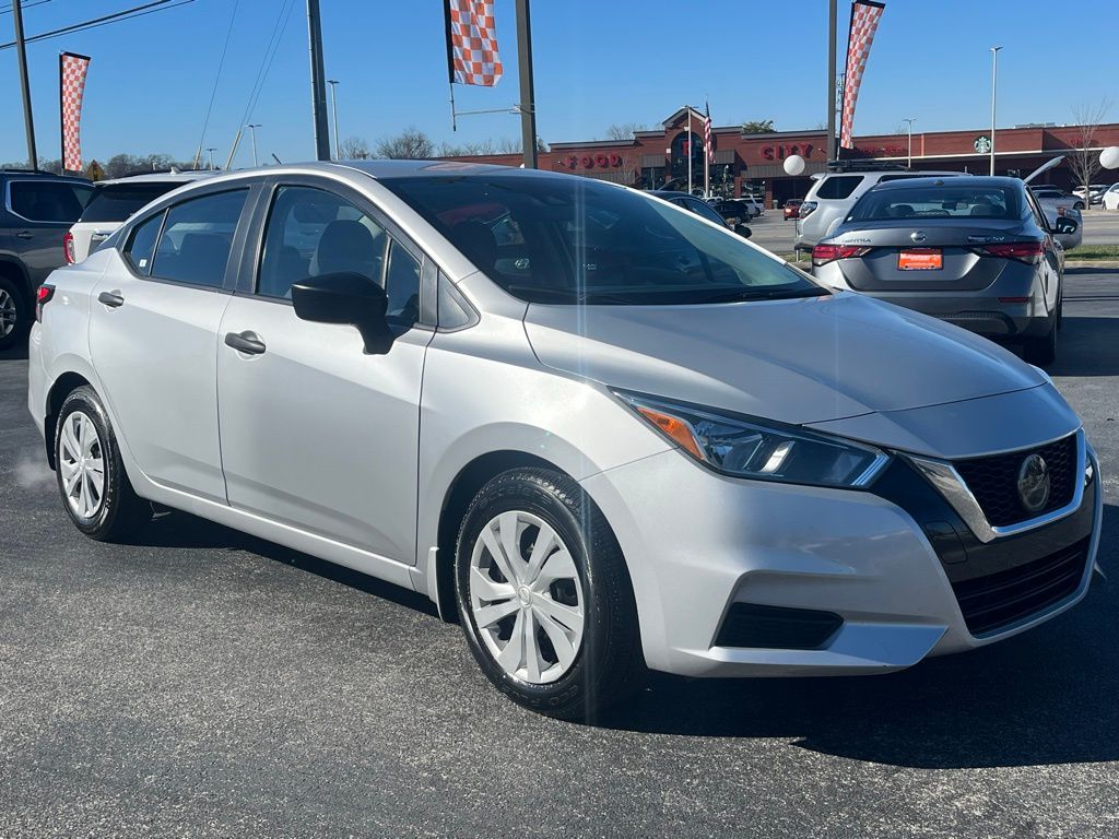 2021 Nissan Versa 1.6 S CVT's photo