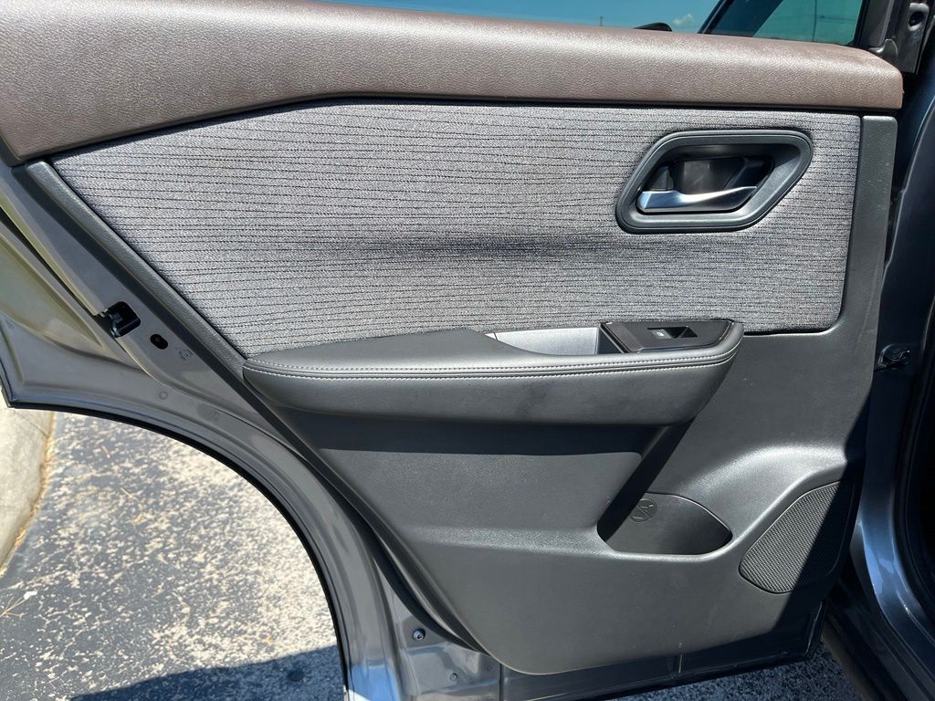 2022 Nissan Rogue SV - Photo 25