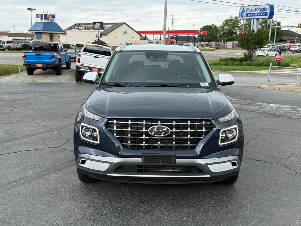 2022 Hyundai Venue SEL Limited photo 2