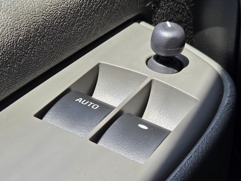 2022 Chevrolet Express Passenger LS - Photo 15