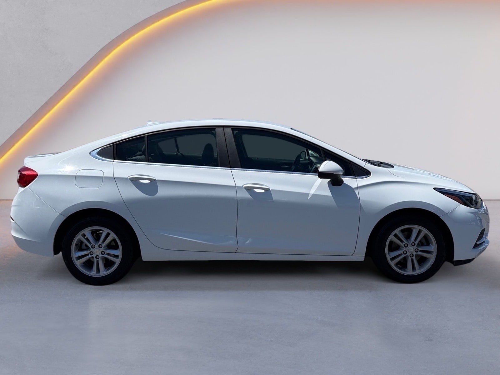 Used 2017 Chevrolet Cruze LT with VIN 1G1BE5SM0H7102949 for sale in Sevierville, TN