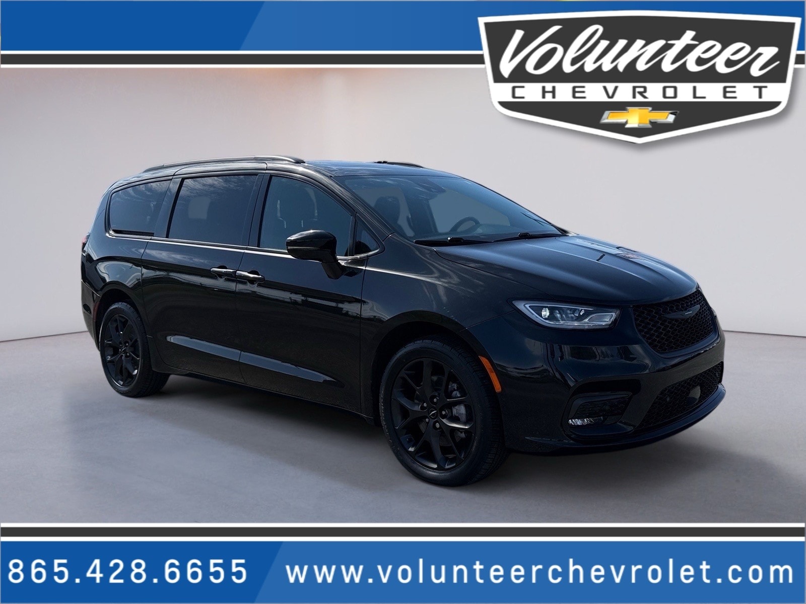 2023 Chrysler Pacifica Limited AWD's photo