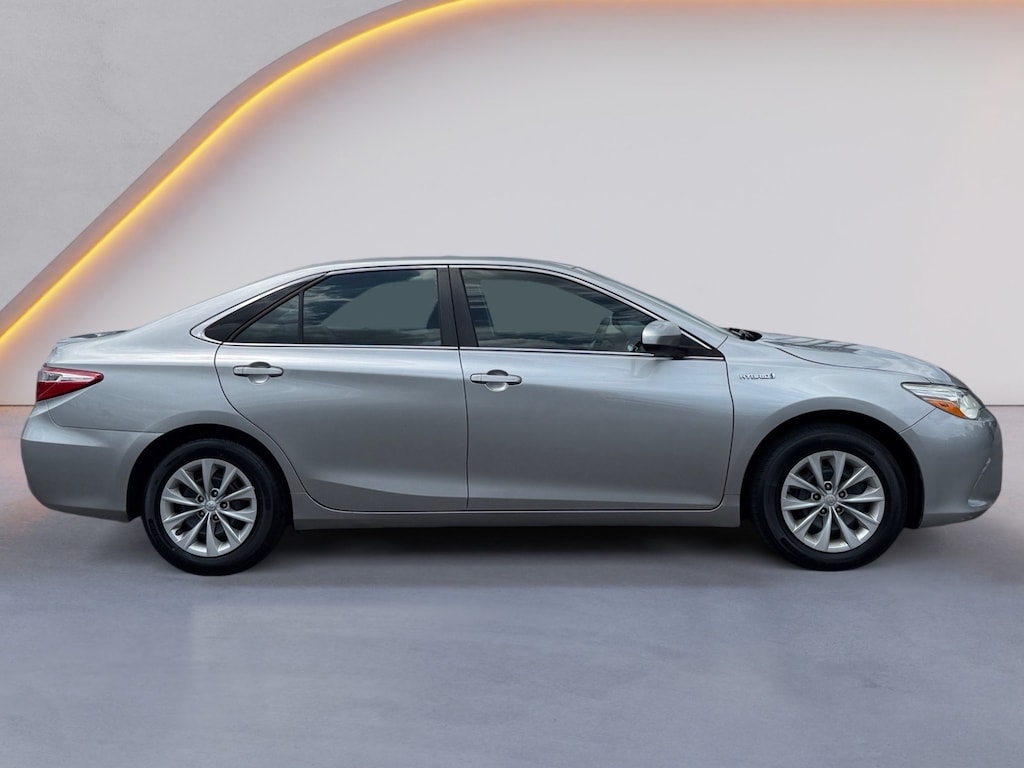 Used 2017 Toyota Camry Hybrid LE
