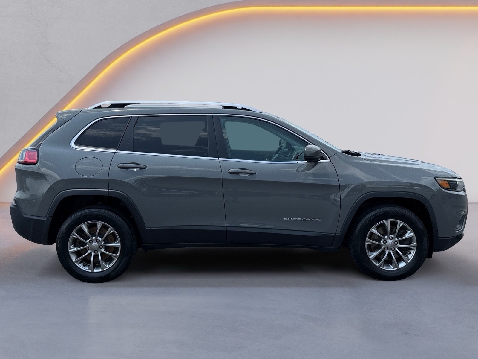 Used 2020 Jeep Cherokee Latitude Plus with VIN 1C4PJMLB8LD569305 for sale in Sevierville, TN